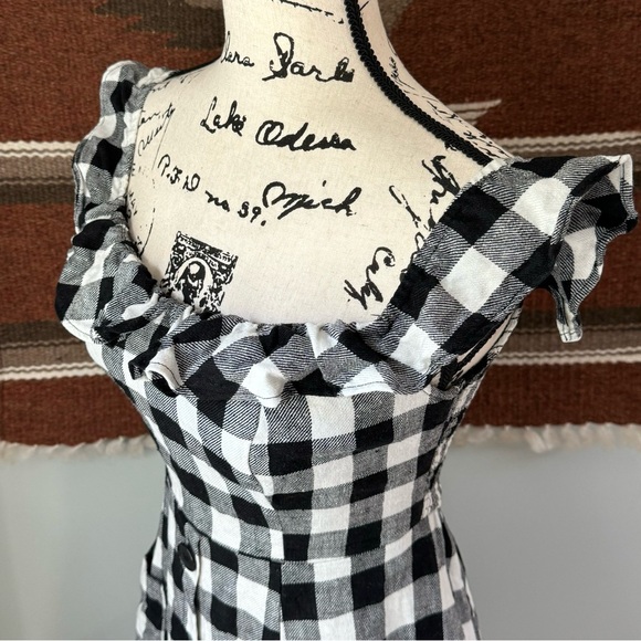 Reformation Hattie Linen Off-Shoulder Dress in Luke Check - Picture 7 of 13